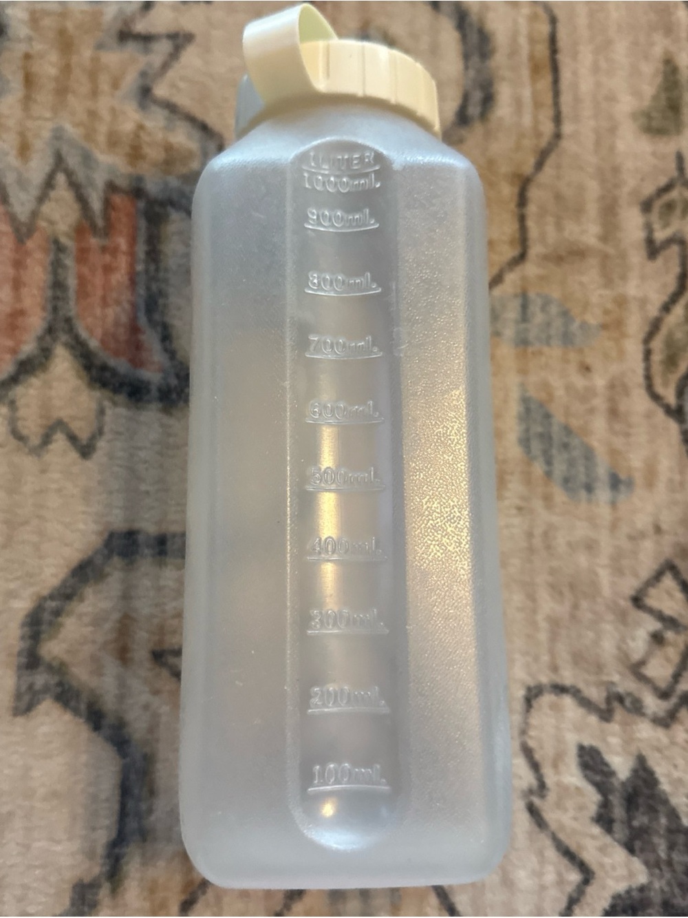 RUBBERMAID 1 qt /32 oz /1L SERVIN SAVER #2467 Juice /Water Bottle & Flip Tab Lid